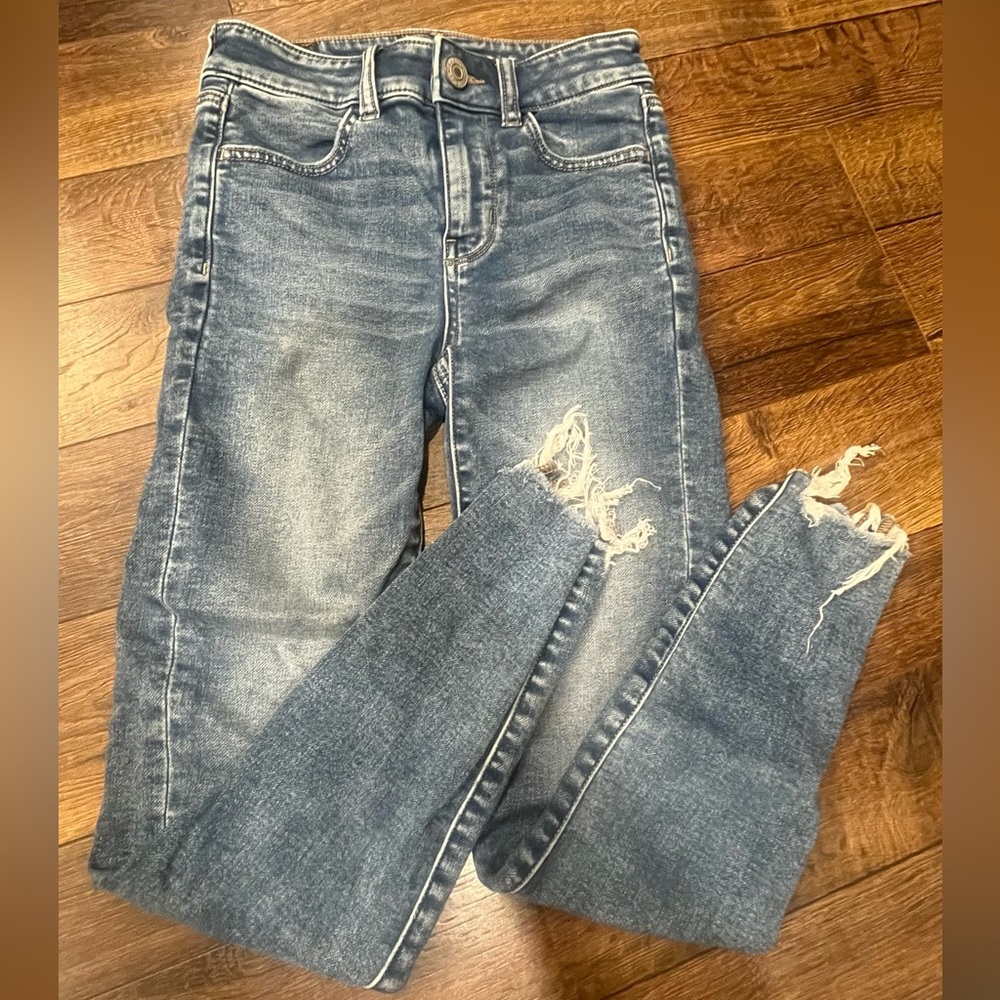 American Eagle Outfitters Cozy Next Level Stretch Distressed Ankle Jeans